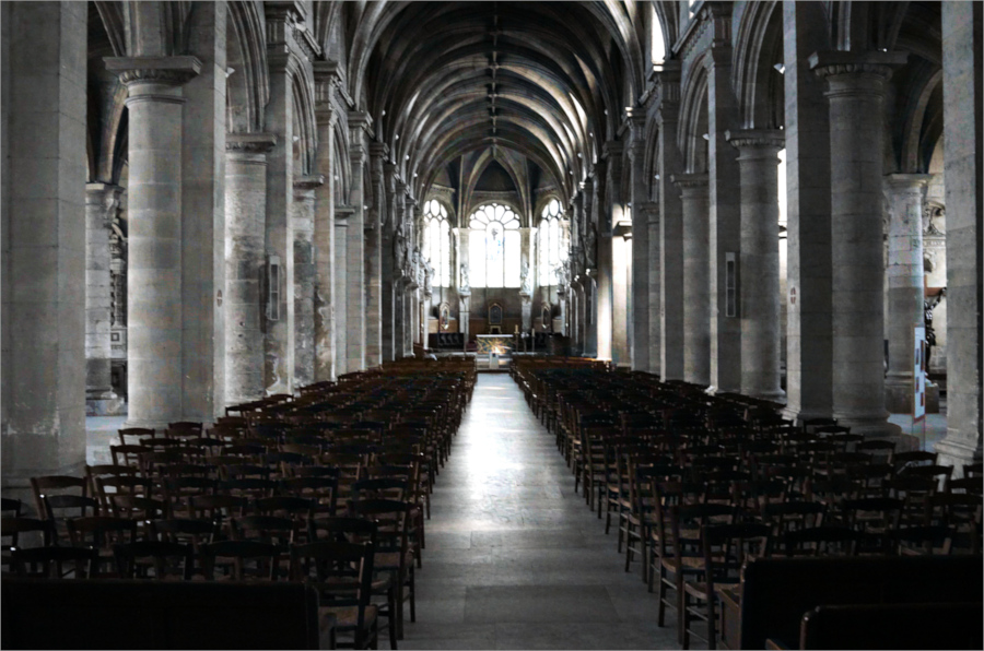 Blick in die Kathedrale von LeHavre. Der Glaube macht Menschen widerstandsfähig gegen den Zeitgeist.